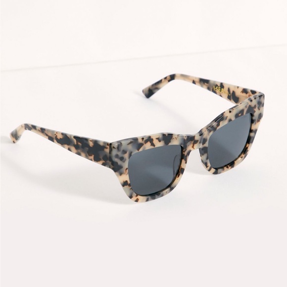 NWT Free People sunglasses - Picture 1 of 4